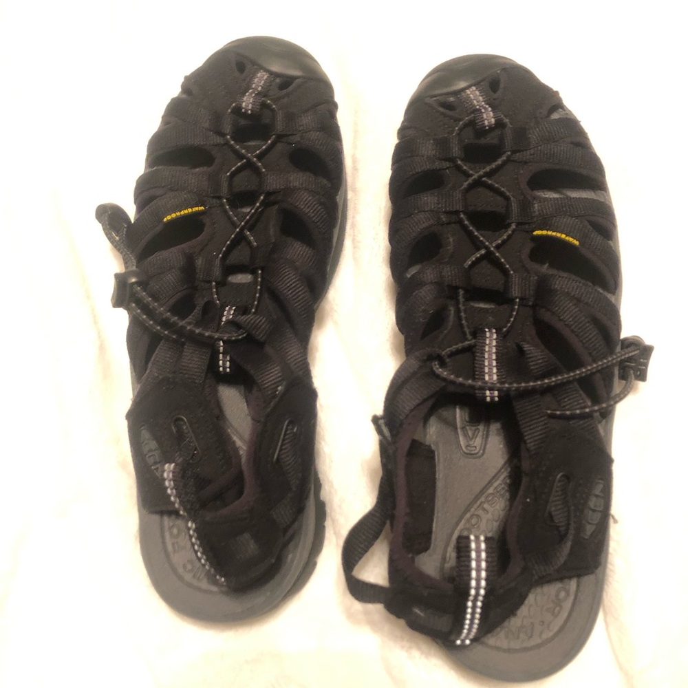 Keen Women’s Whisper closed toe sandals